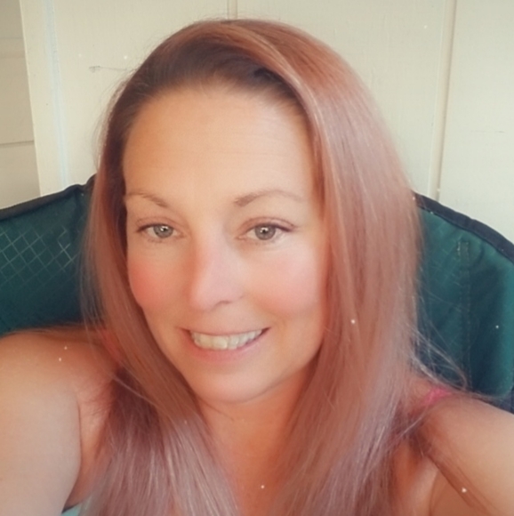 Meet your Posher, Carissa - Picture 2 of 8